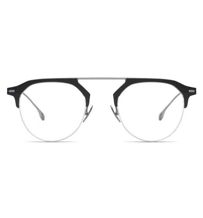 rama ochelari BOSS 1137 003 este perfecta pentru barbatii stilati care doresc sa-si puna in evidenta statutul cu un accesoriu exclusivist care atrage privirea.